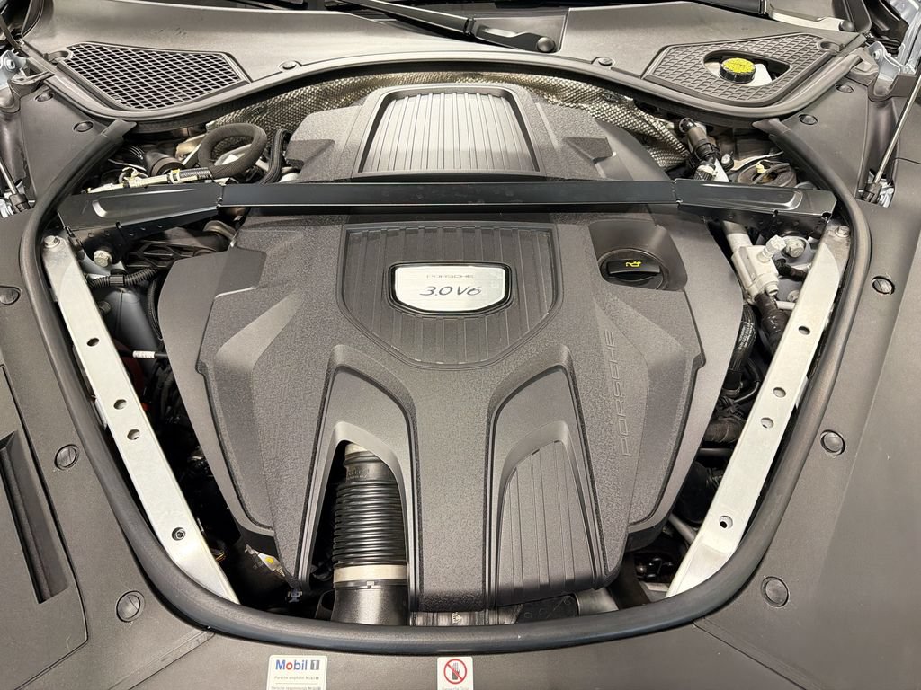 Certified 2018 Porsche Panamera 4 AWD/4WD image 32