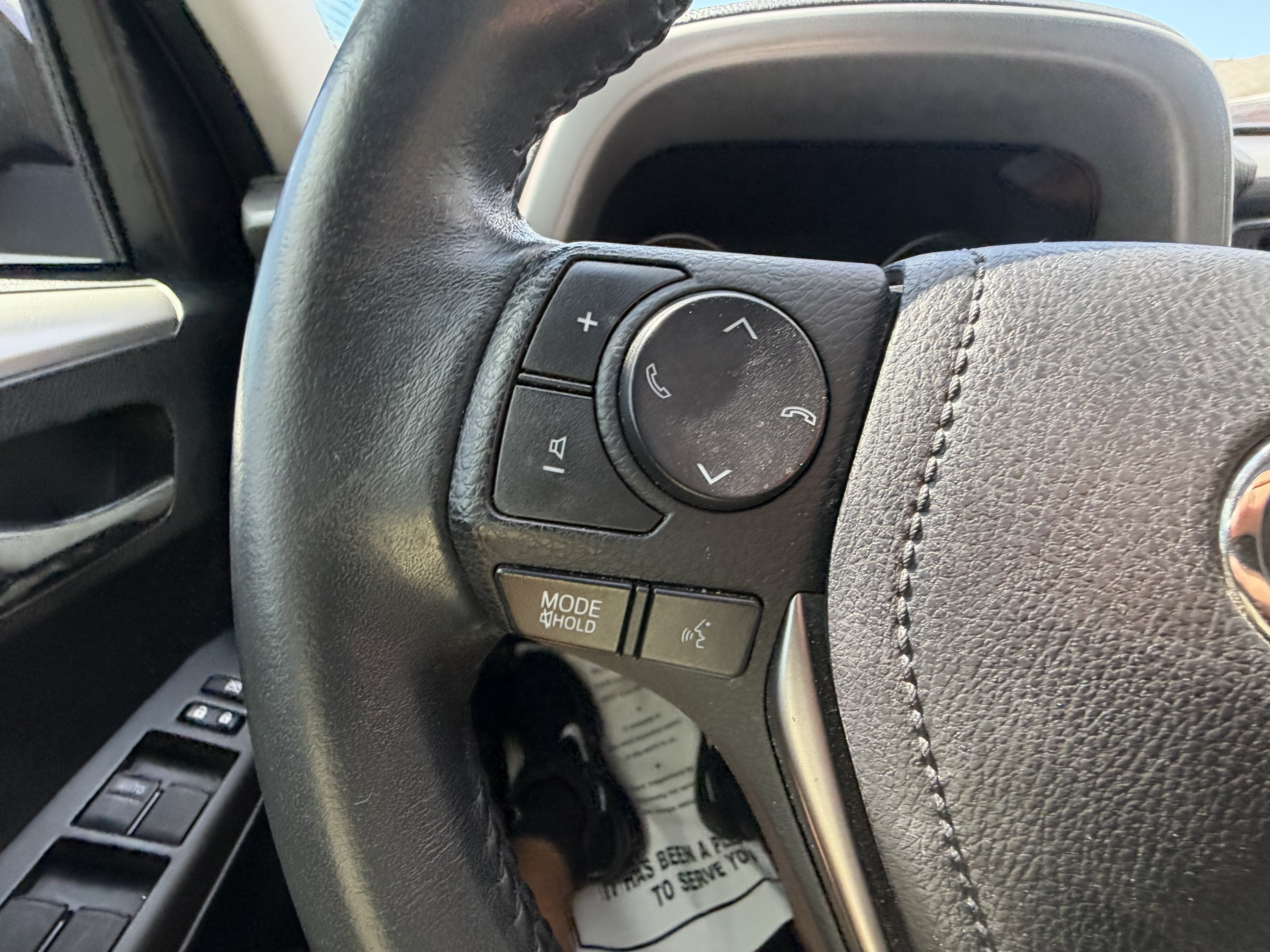 Used 2018 Toyota RAV4 XLE FWD image 25