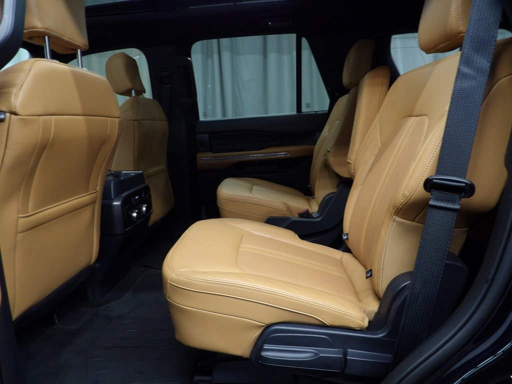 Used 2024 Ford Expedition Platinum image 10