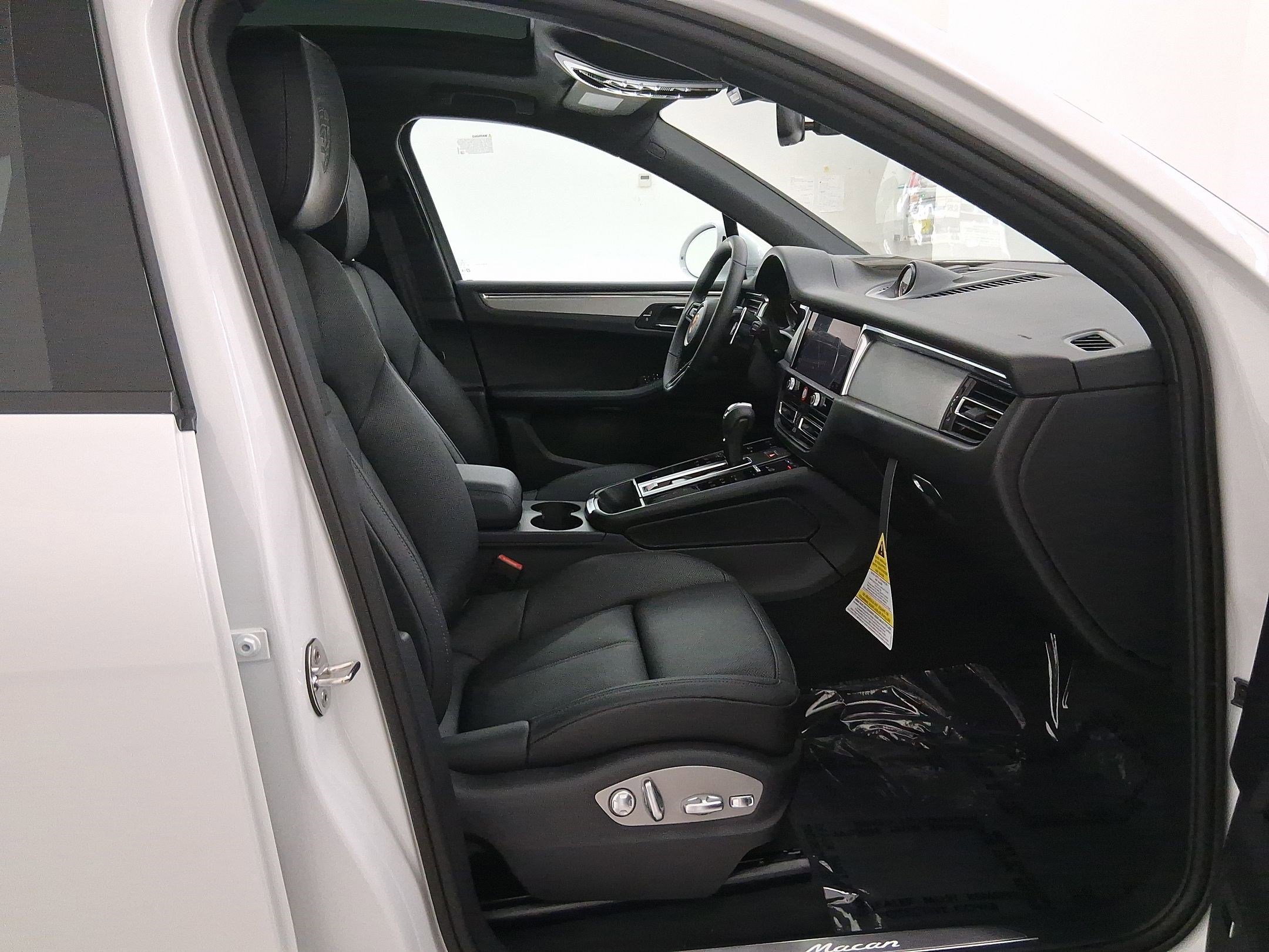 Used 2026 Porsche Macan image 38