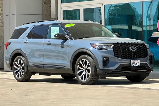 Used 2025 Ford Explorer ST-Line RWD image 2