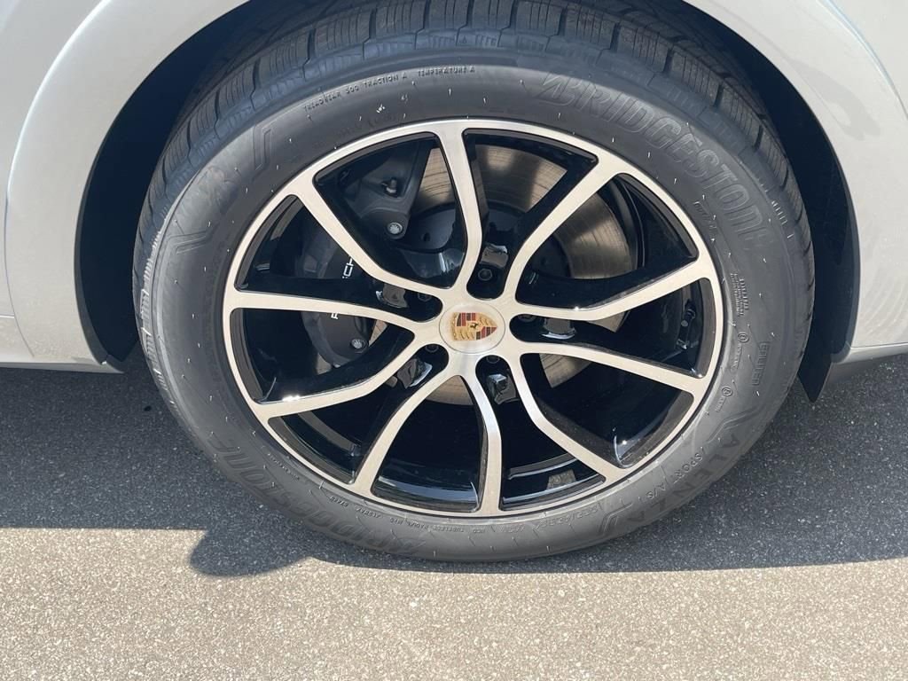 Certified 2025 Porsche Cayenne AWD/4WD image 14