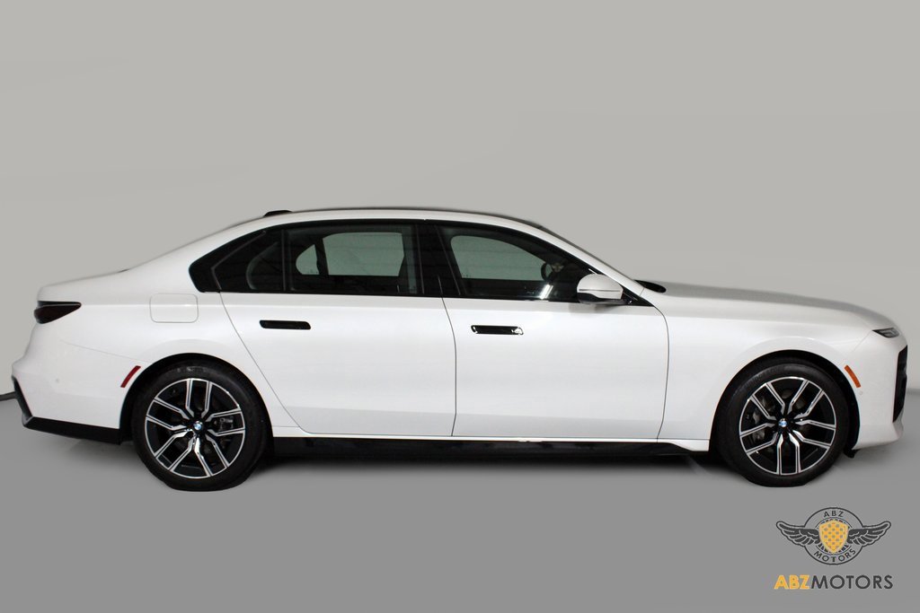 Used 2025 BMW 740i image 4