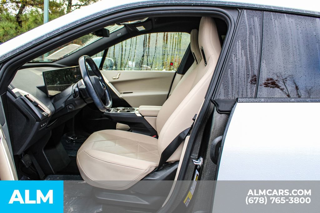 Used 2023 BMW iX xDrive50 image 17