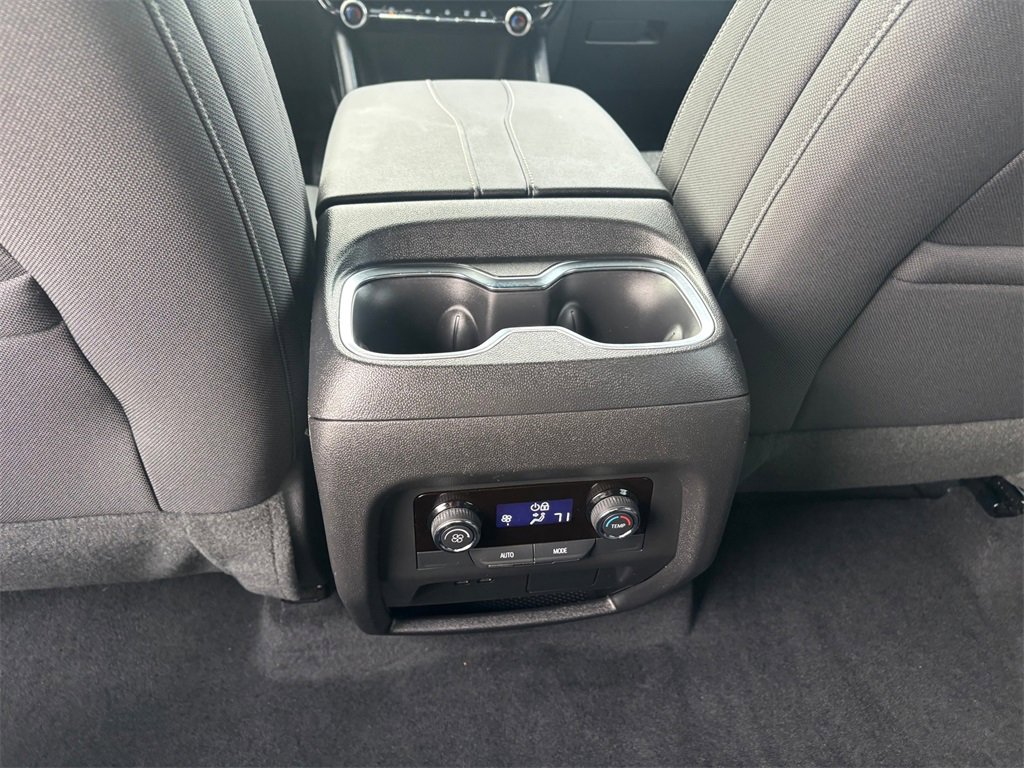 Used 2025 Chevrolet Traverse LT image 26