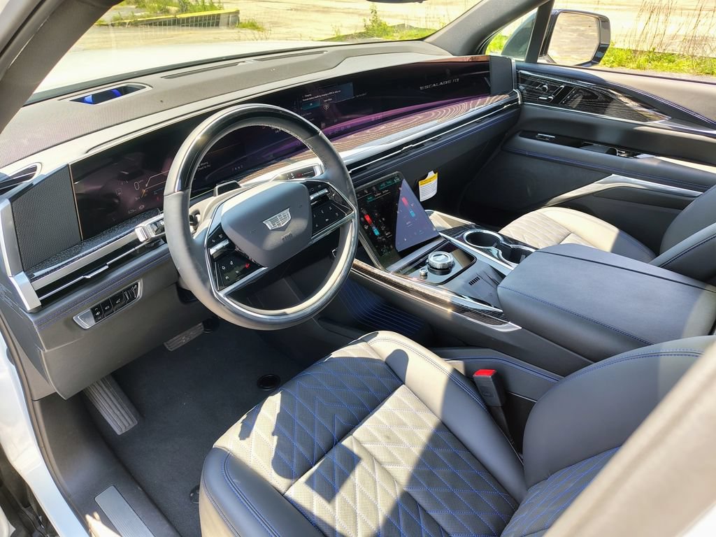 New 2026 Cadillac Escalade IQ Sport 1 w/ LPO, ONYX Package AWD/4WD image 26