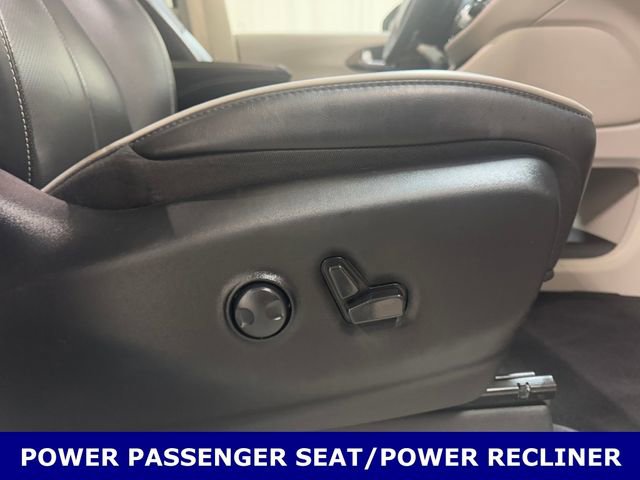 Used 2024 Chrysler Pacifica Limited FWD image 40