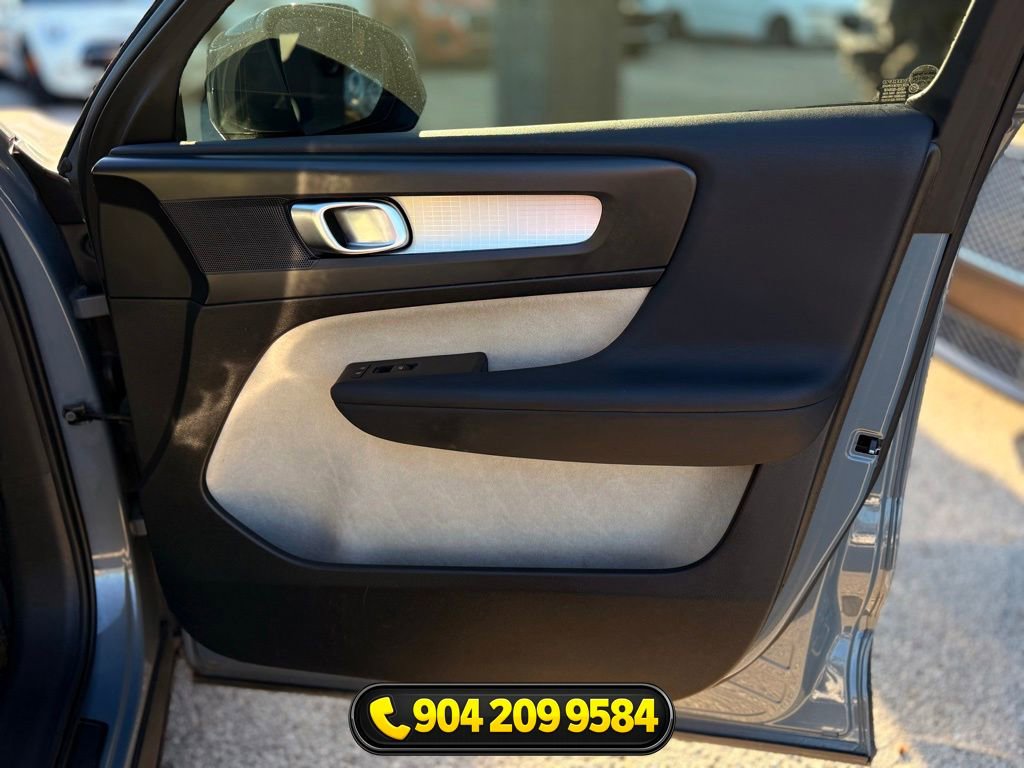 Used 2020 Volvo XC40 T5 Momentum w/ Protection Package Premier image 13