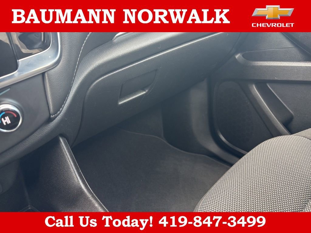 Used 2023 Chevrolet Traverse LT image 32