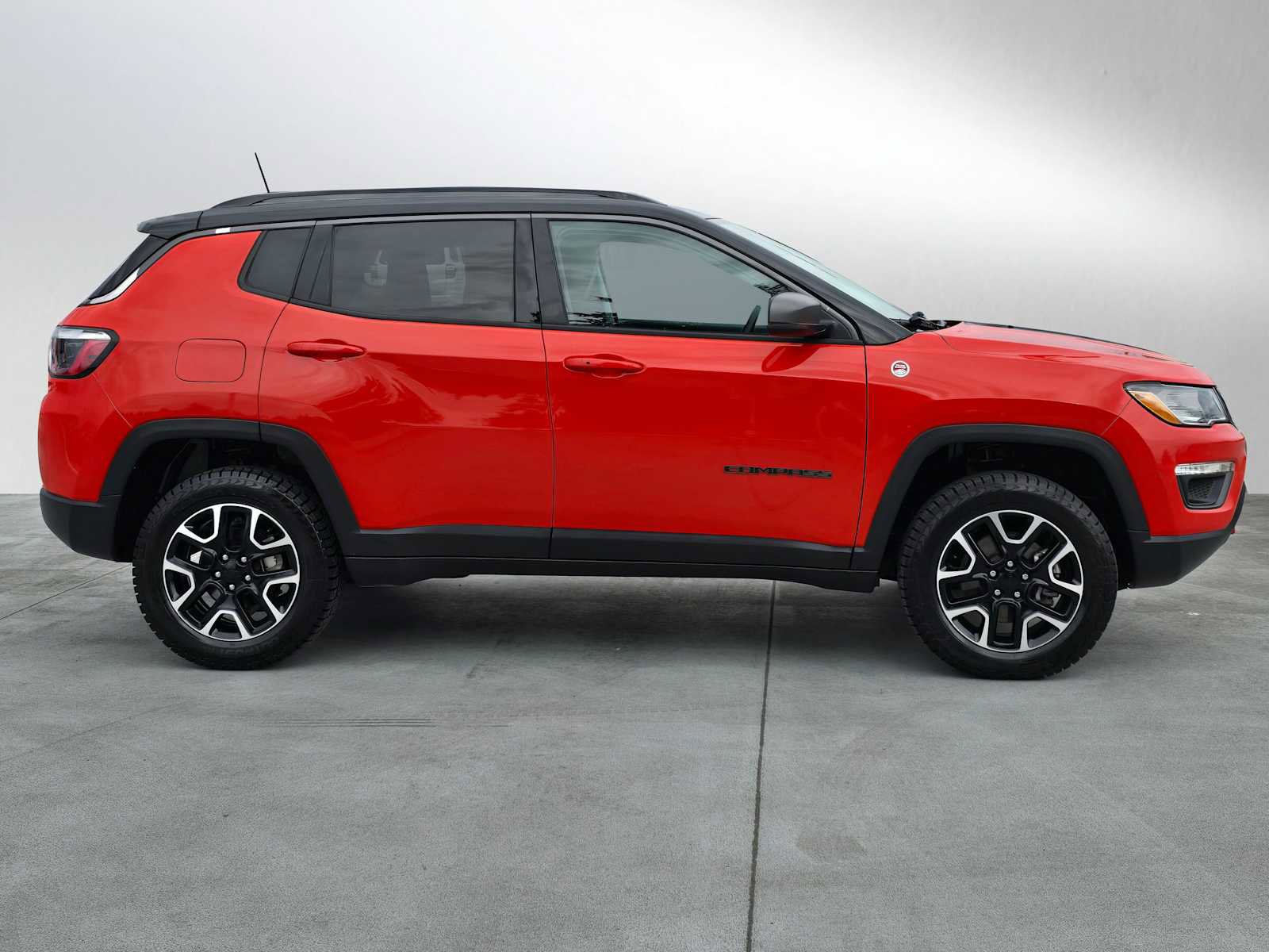 Used 2021 Jeep Compass Trailhawk image 2