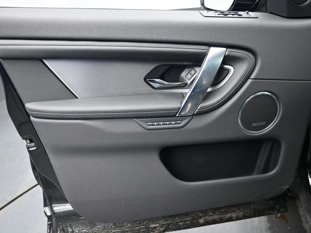 Used 2025 Land Rover Discovery Sport Dynamic SE image 22