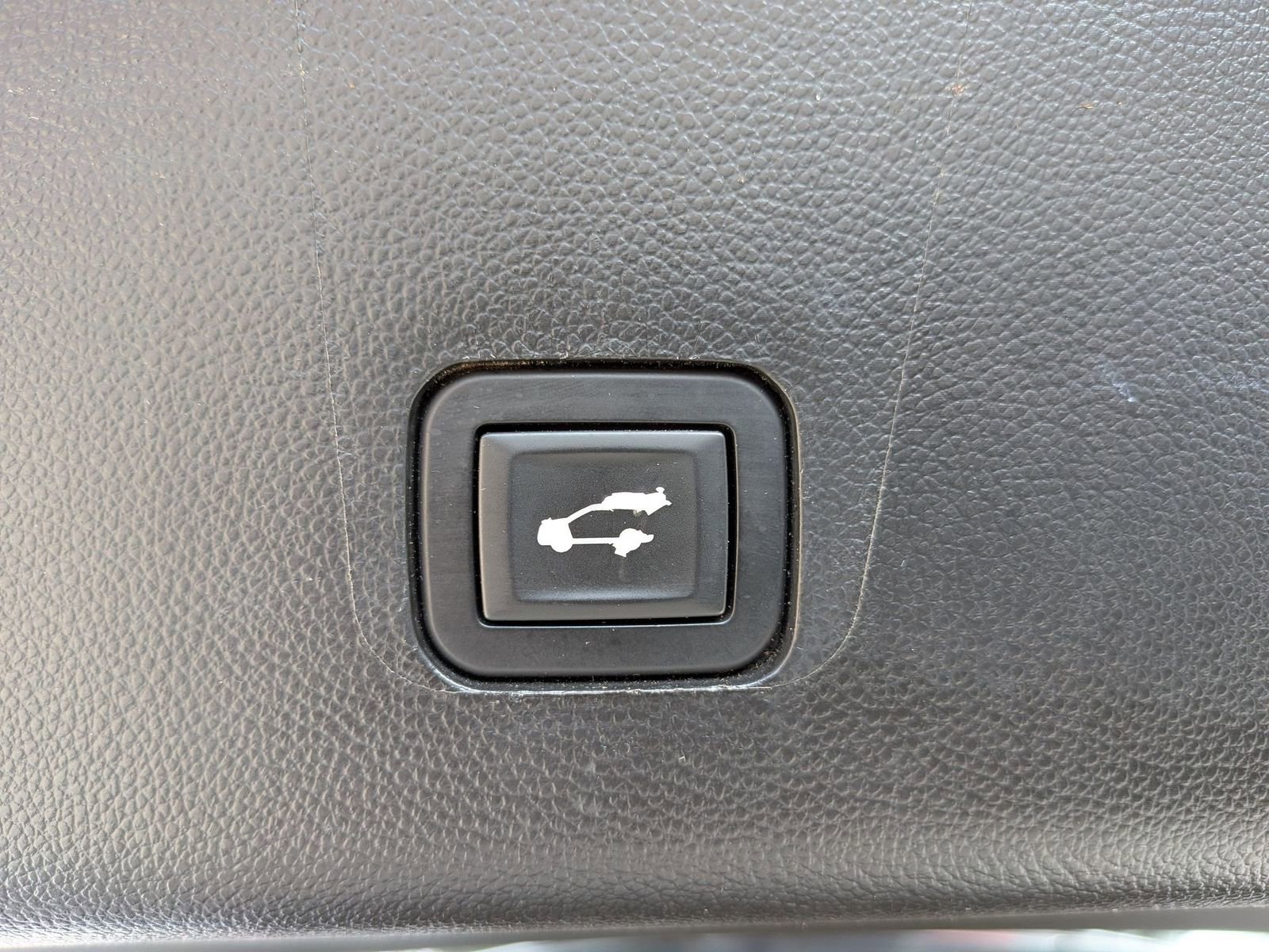 Used 2019 Chevrolet Traverse LT image 33