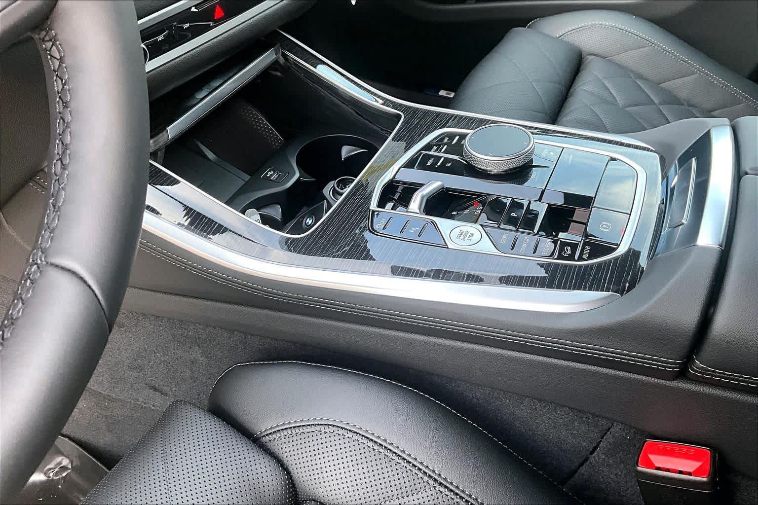 New 2026 BMW X5 xDrive40i w/ M Sport Package AWD/4WD image 8
