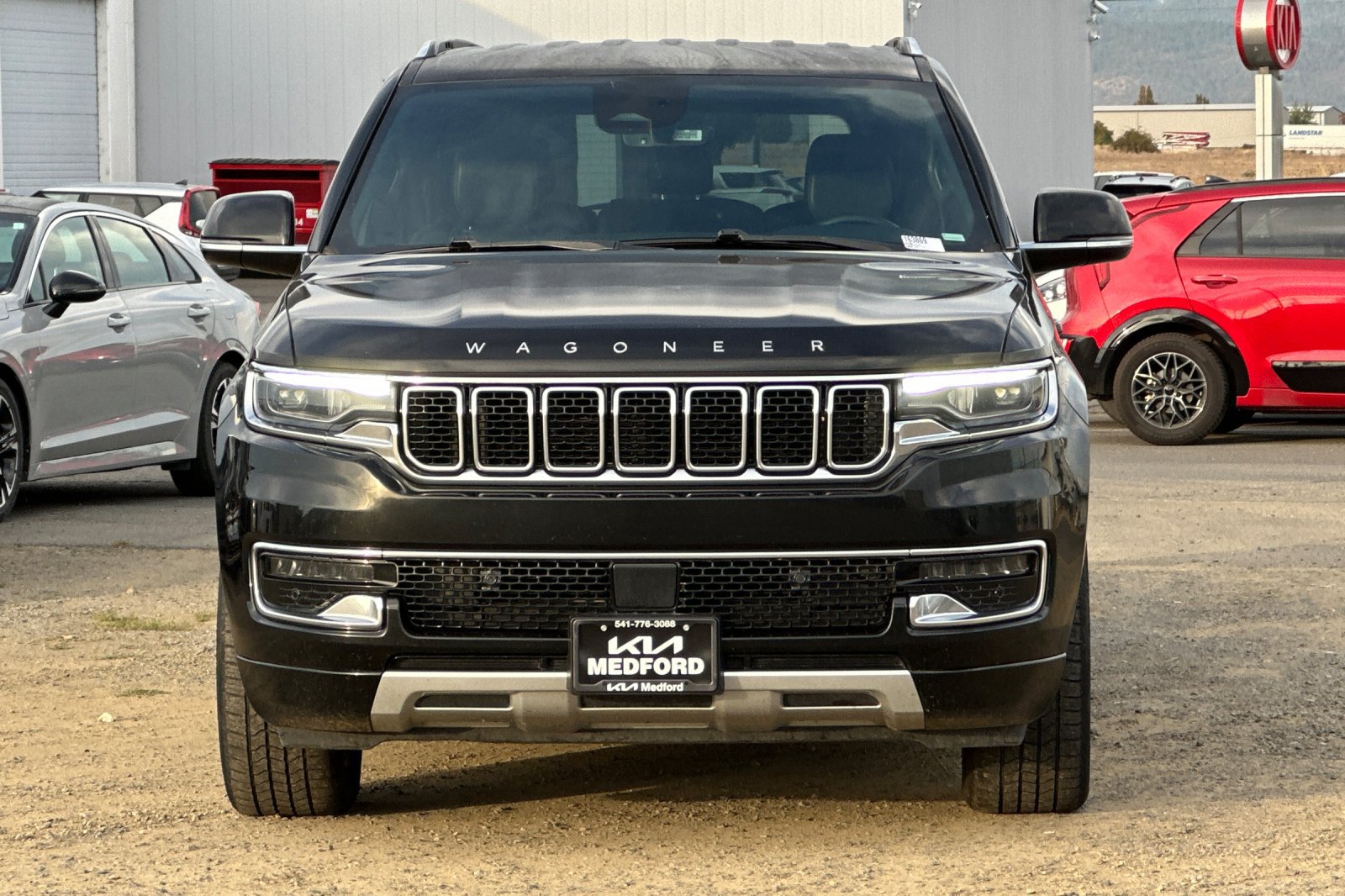 Used 2023 Jeep Wagoneer L Series II AWD/4WD image 10