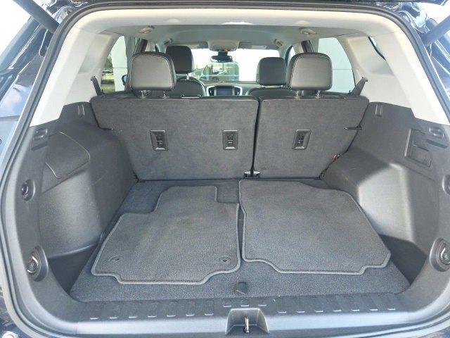 Used 2023 GMC Terrain SLT image 16