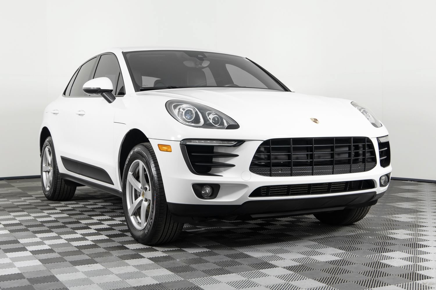Used 2018 Porsche Macan AWD/4WD image 11