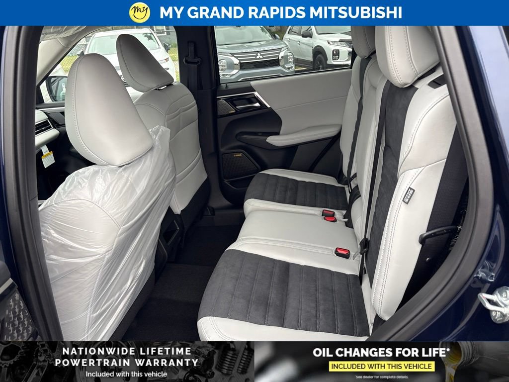 New 2026 Mitsubishi Outlander SE AWD/4WD image 12