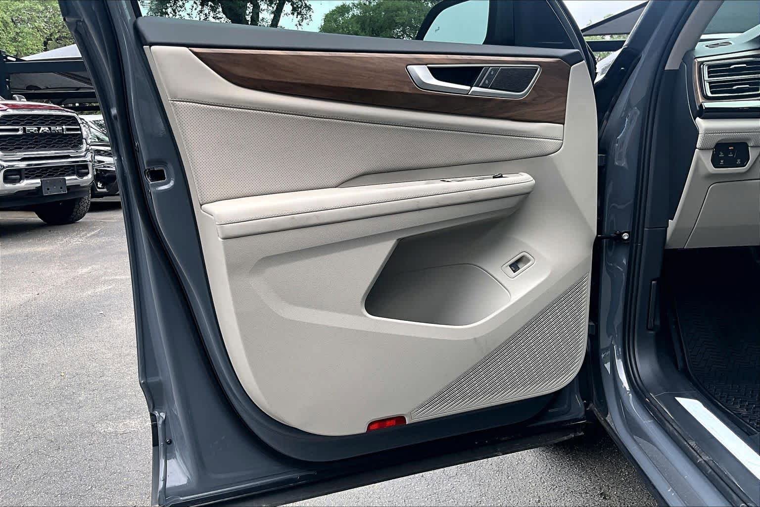 New 2026 Volkswagen Atlas SE FWD image 10