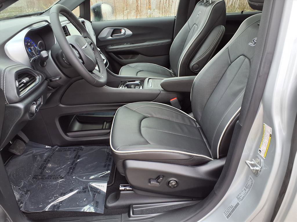 New 2026 Chrysler Pacifica Limited w/ S Appearance Package image 27