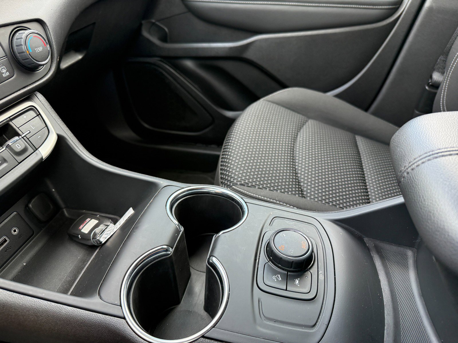 Used 2024 GMC Terrain SLE image 29