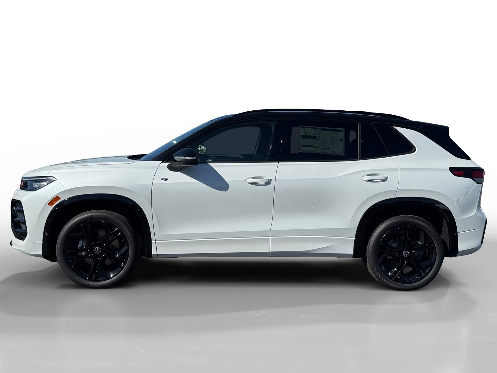 New 2026 Volkswagen Tiguan SE R-Line AWD/4WD image 2