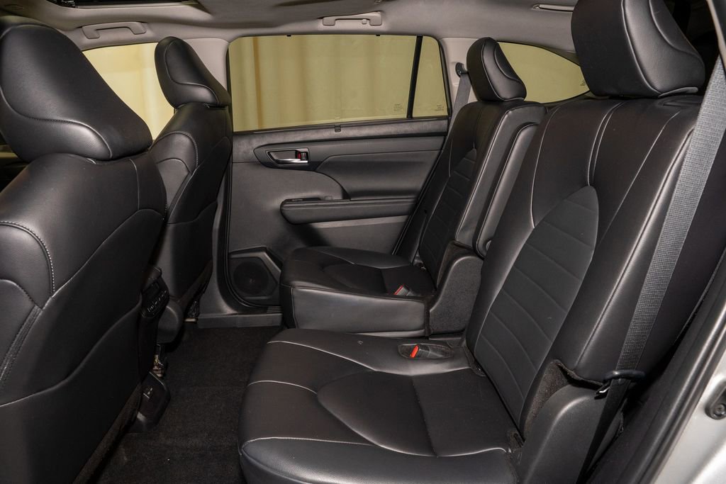 Used 2024 Toyota Highlander XLE image 10