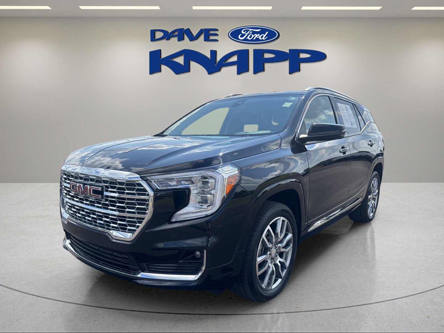 Used 2024 GMC Terrain Denali w/ LPO, Floor Liner Package AWD/4WD image 3