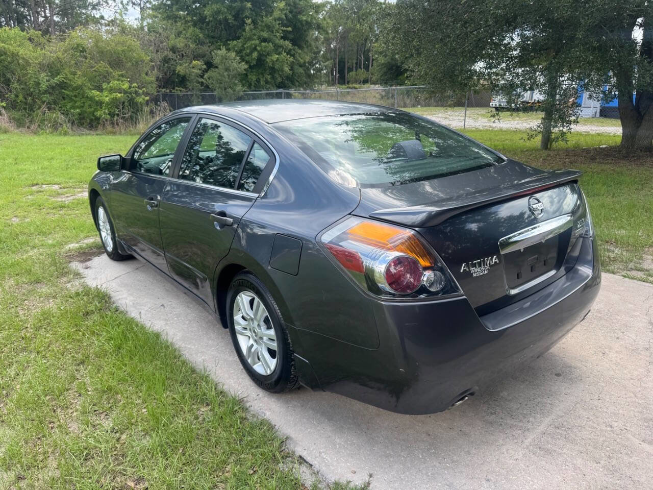 Used 2011 Nissan Altima 2.5 S w/ Special Edition Pkg FWD image 4