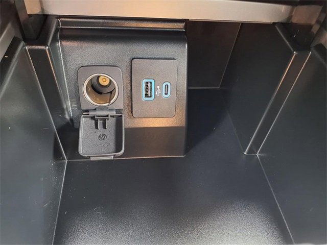 Used 2023 Ford Explorer XLT w/ Equipment Group 202A image 25