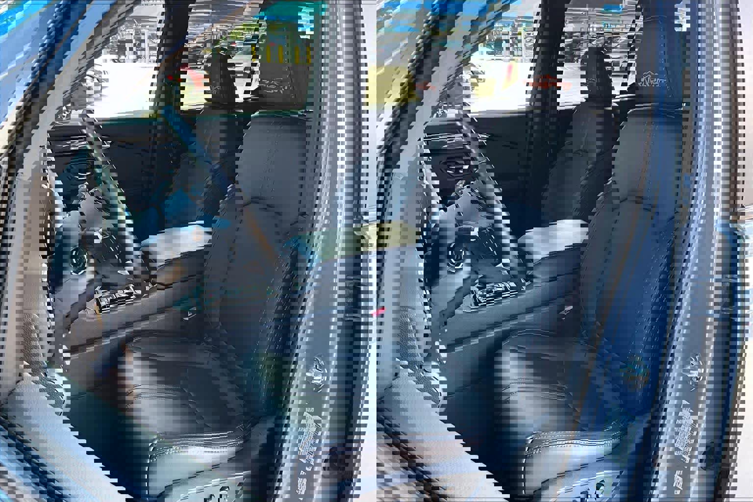 Used 2025 Honda Pilot TrailSport image 8