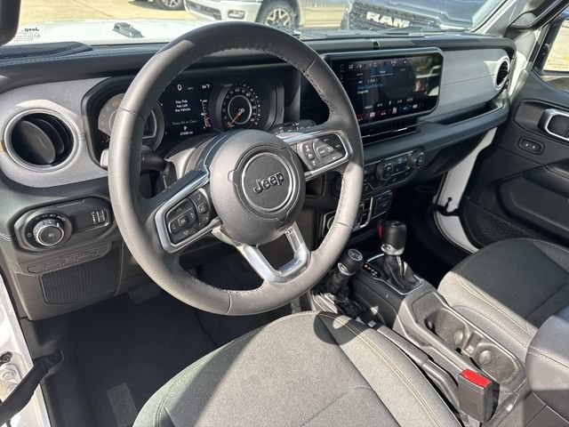 Certified 2025 Jeep Wrangler Unlimited Sahara AWD/4WD image 23