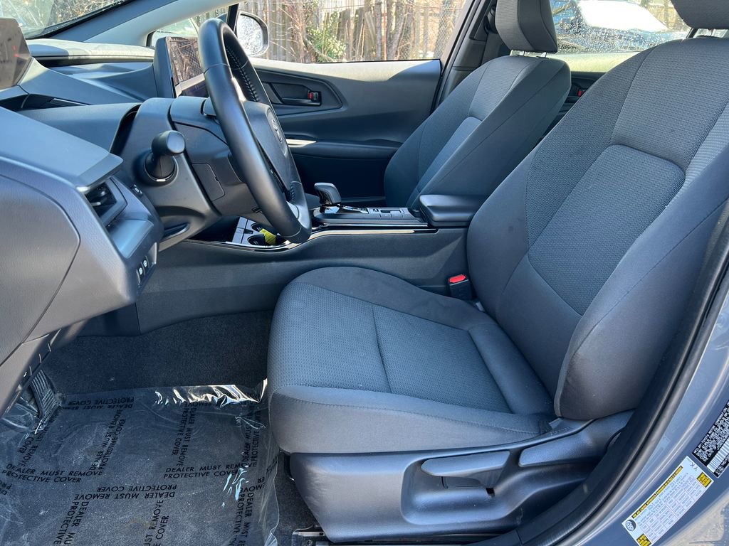 Used 2024 Toyota Prius LE image 28