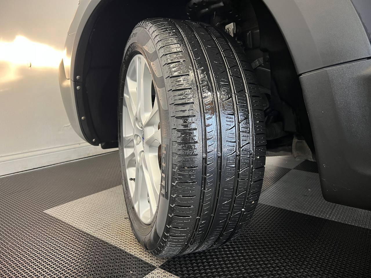 Used 2016 Volvo XC70 T5 Premier w/ Proximity Package FWD image 32