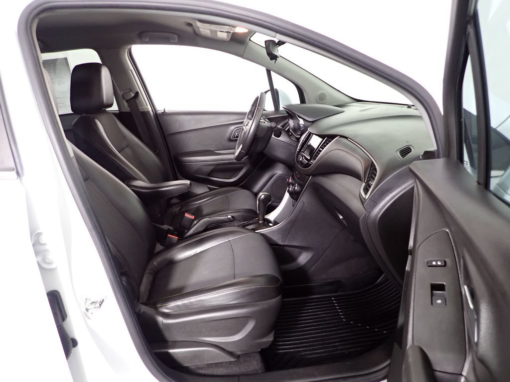 Used 2018 Chevrolet Trax LT w/ LT Convenience Package FWD image 34