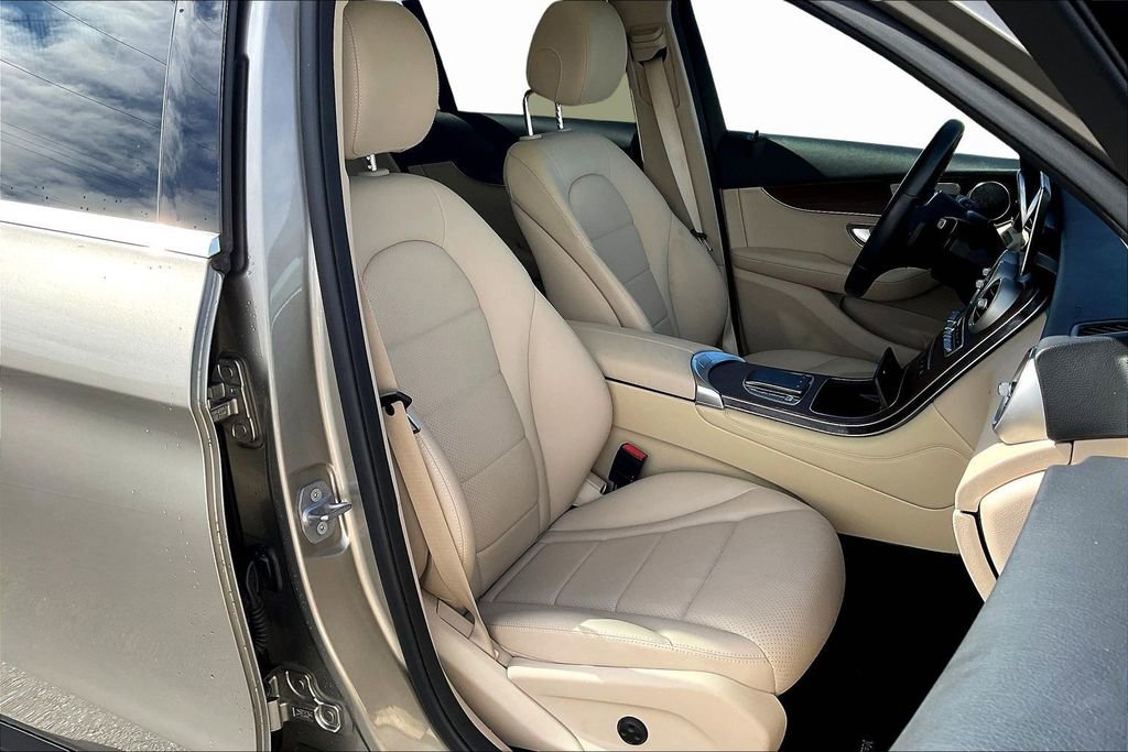 Used 2021 Mercedes-Benz GLC 300 4MATIC image 28