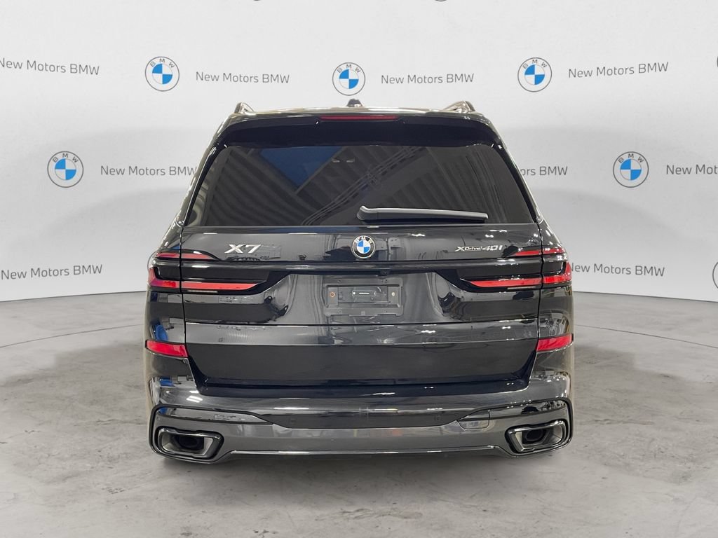 Used 2025 BMW X7 xDrive40i w/ M Sport Package AWD/4WD image 4