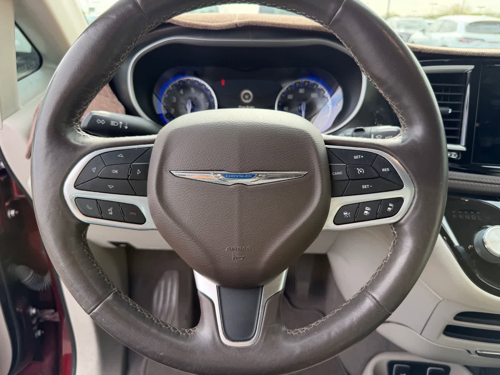 Used 2021 Chrysler Pacifica Touring-L w/ Premium & Safety Sphere Group FWD image 11