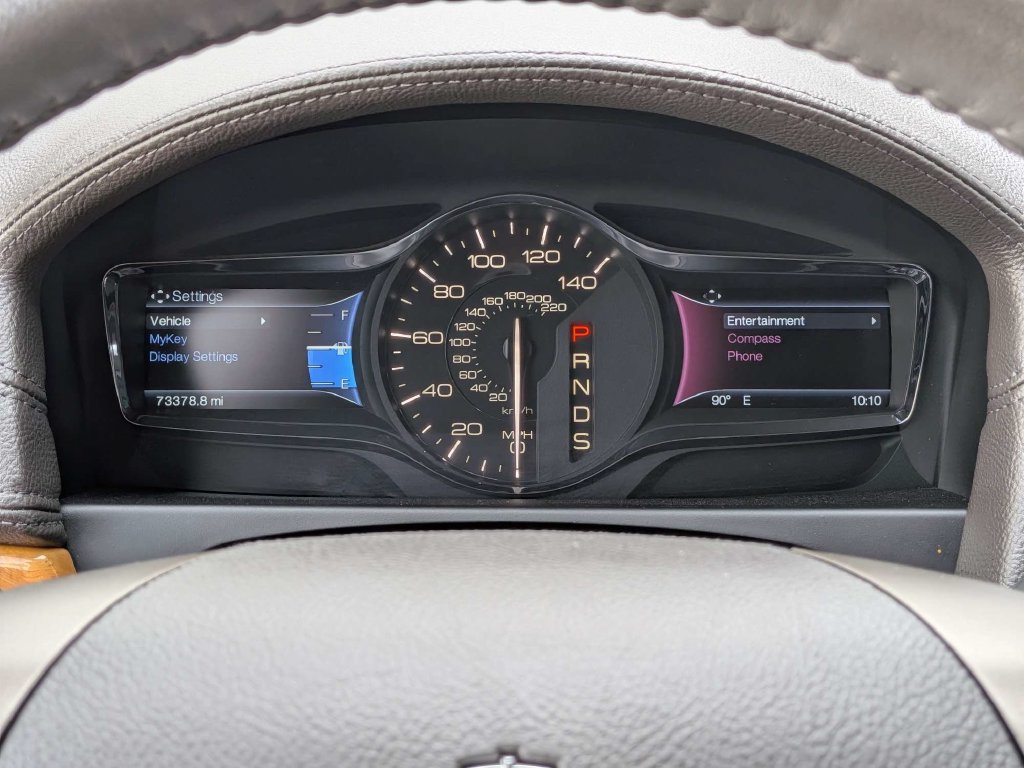 Used 2014 Lincoln MKX FWD w/ Walnut Swirl Wood Package image 25