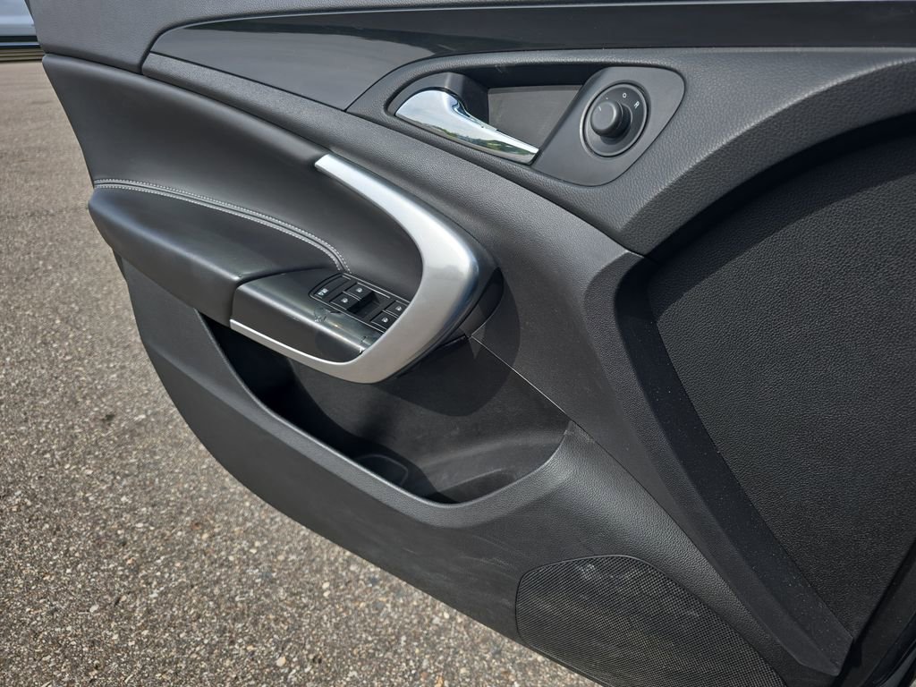 Used 2012 Buick Regal Leather FWD image 24