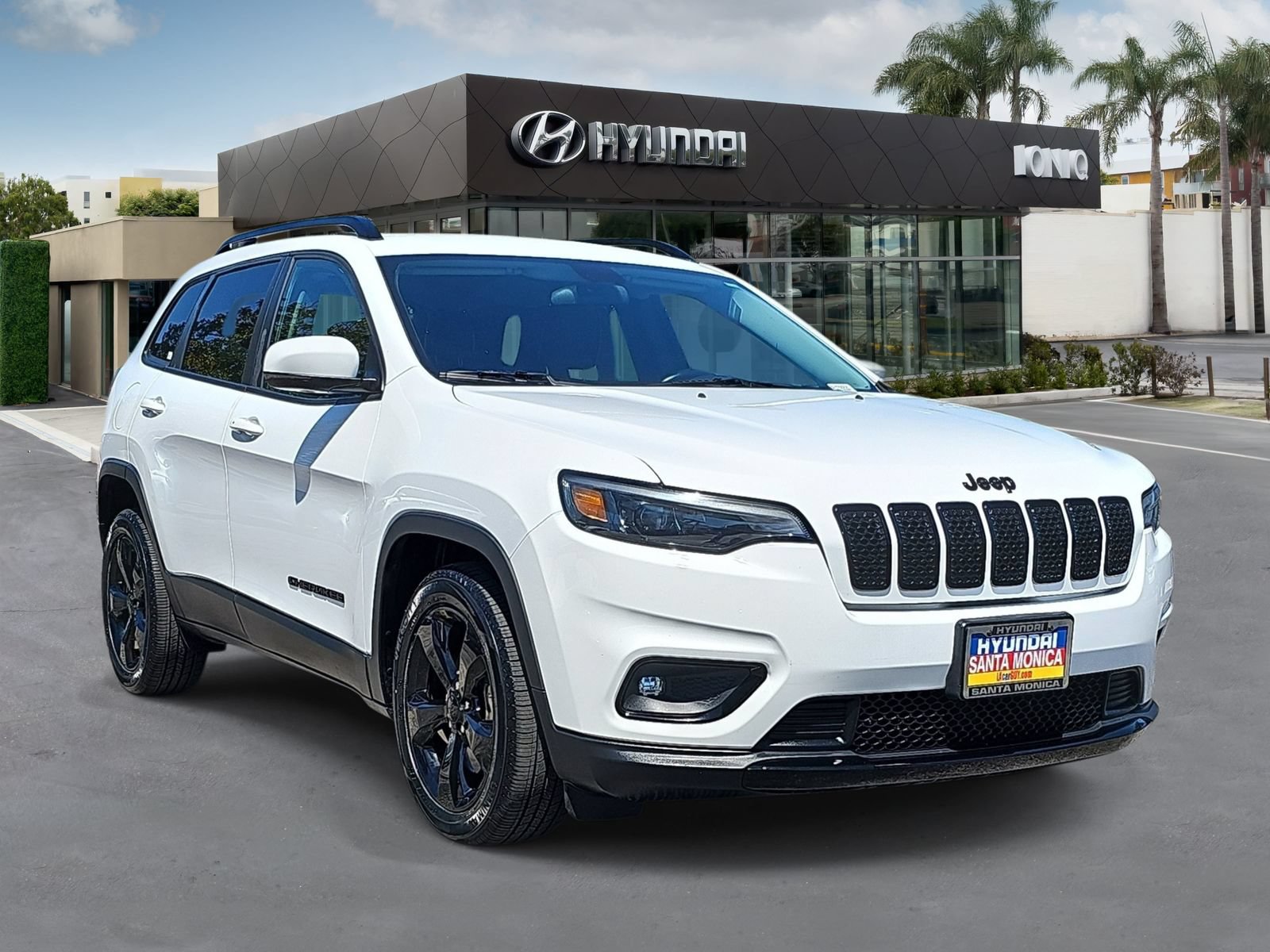Used 2019 Jeep Cherokee Latitude Plus FWD image 1