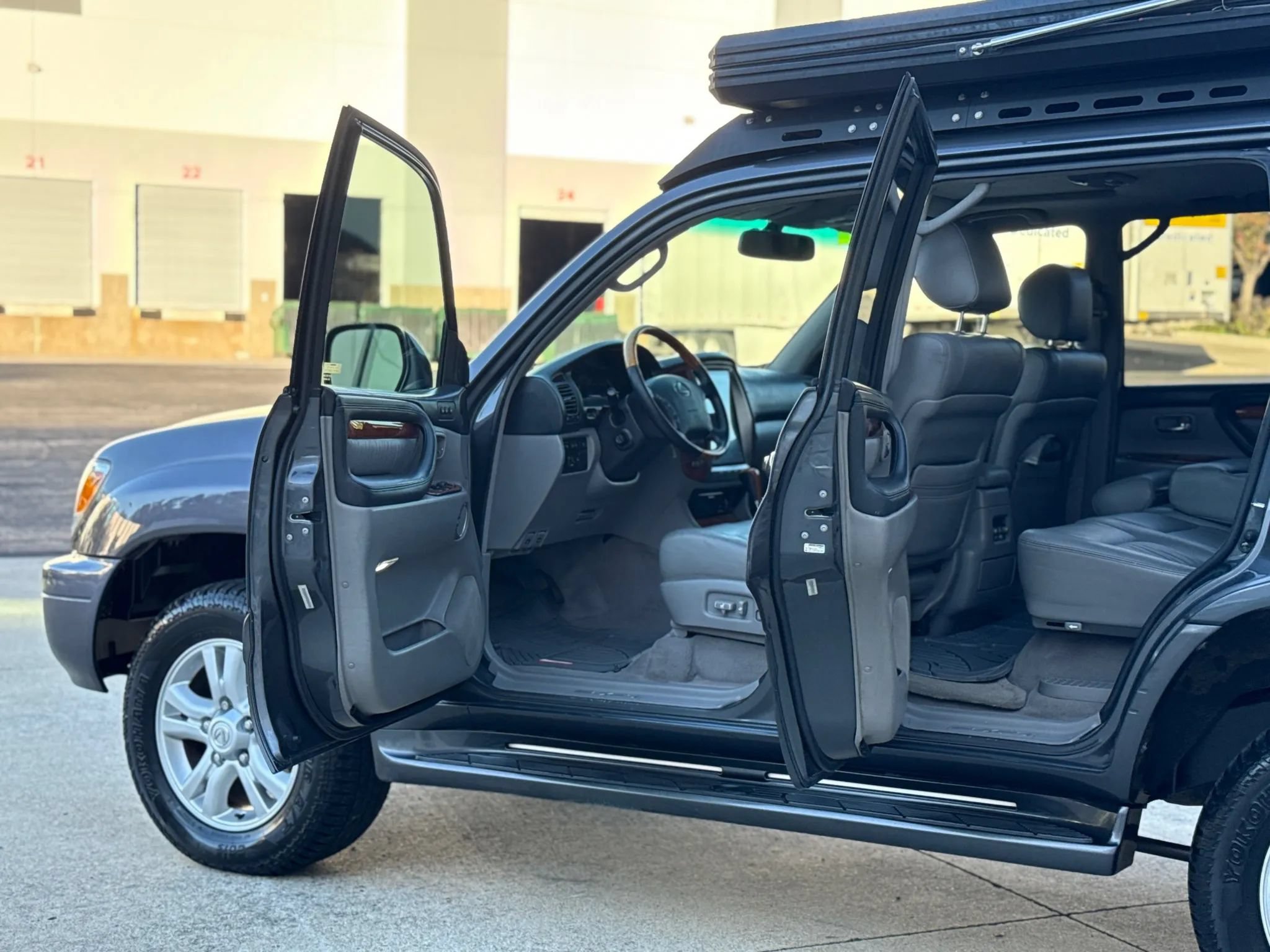 Used 2005 Lexus LX 470 4WD image 17