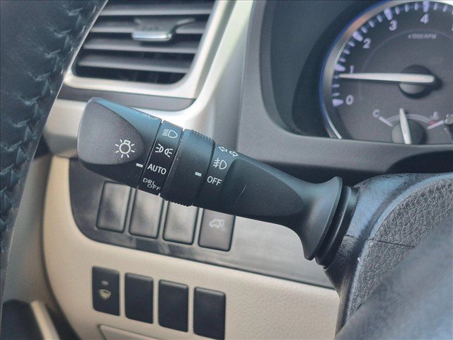 Used 2014 Toyota Highlander XLE AWD/4WD image 16