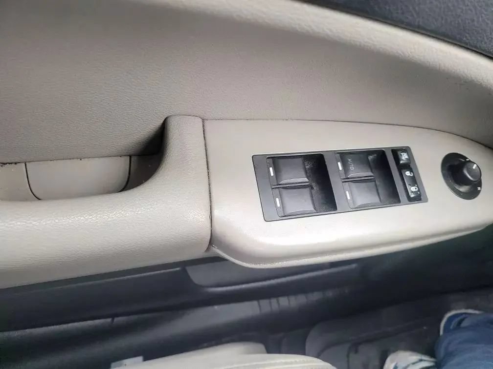 Used 2011 Dodge Caliber Uptown FWD image 31