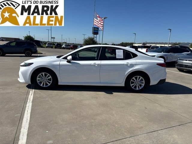Used 2025 Toyota Camry LE FWD image 3
