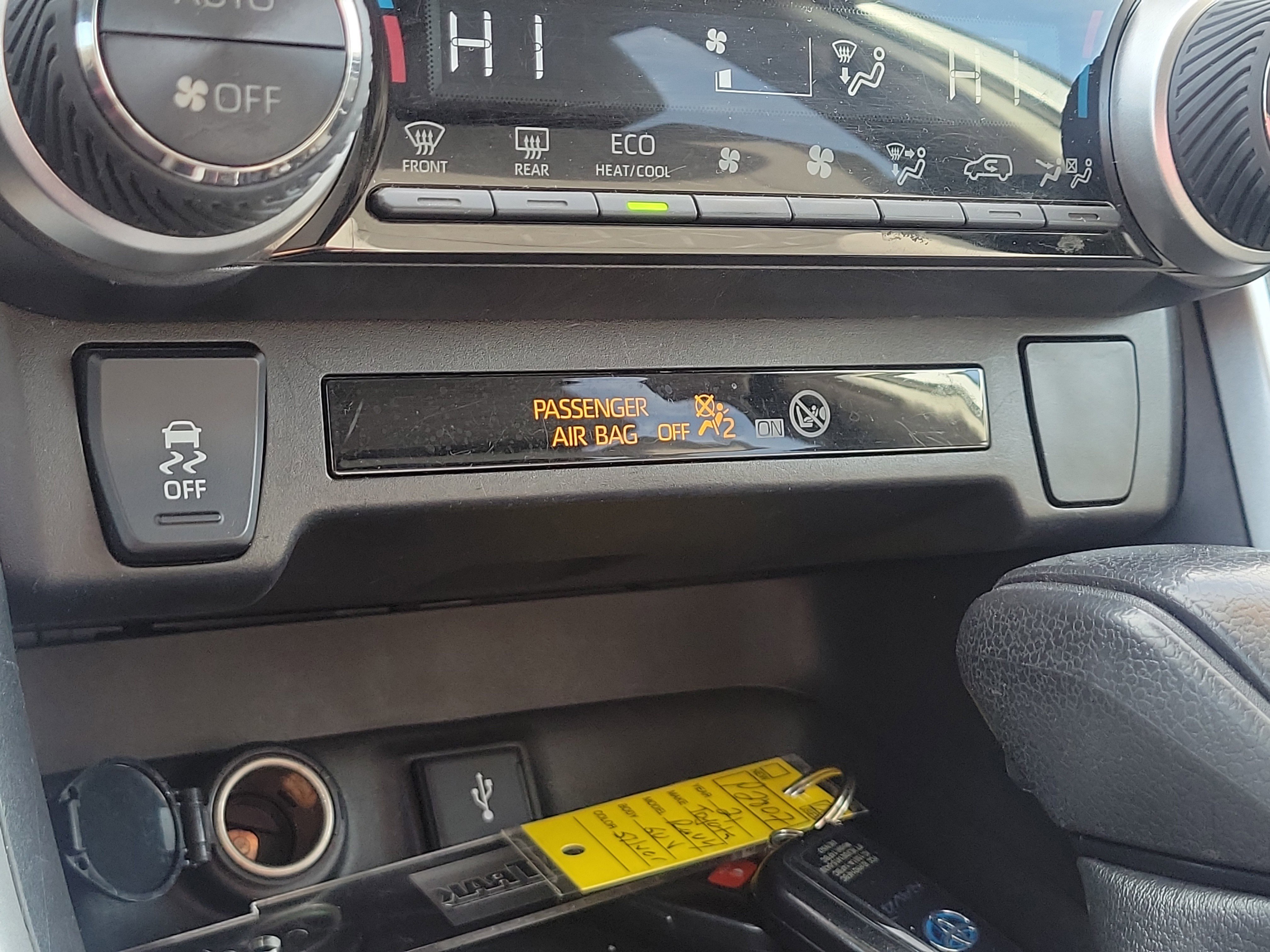 Used 2021 Toyota RAV4 XLE image 29