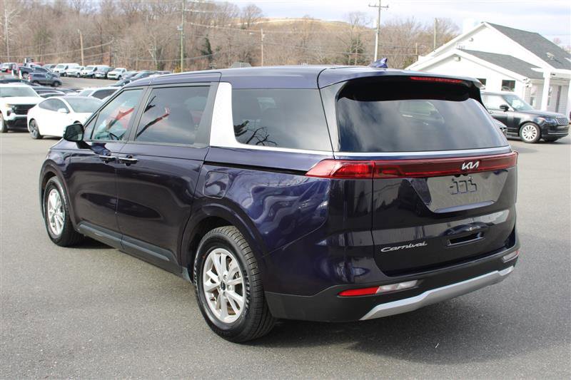 Used 2022 Kia Carnival LX image 6