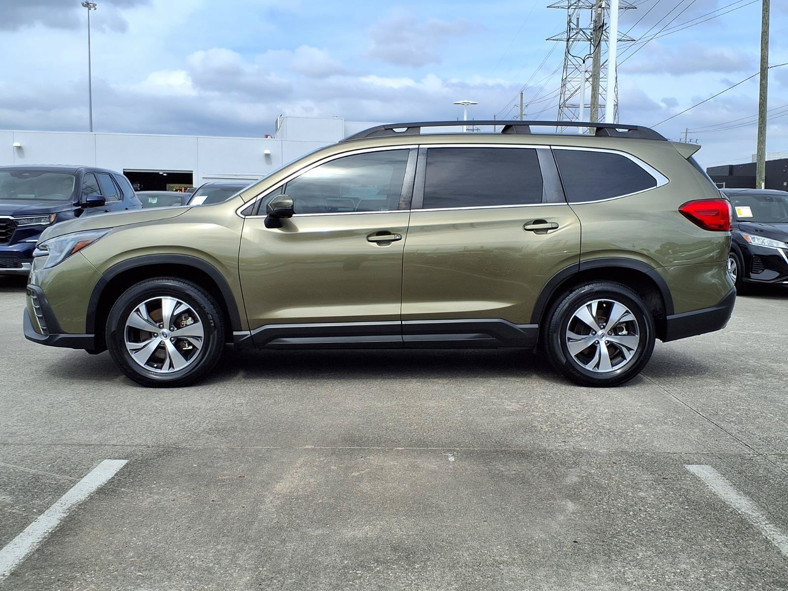 Used 2023 Subaru Ascent Premium w/ Convenience Package AWD/4WD image 23