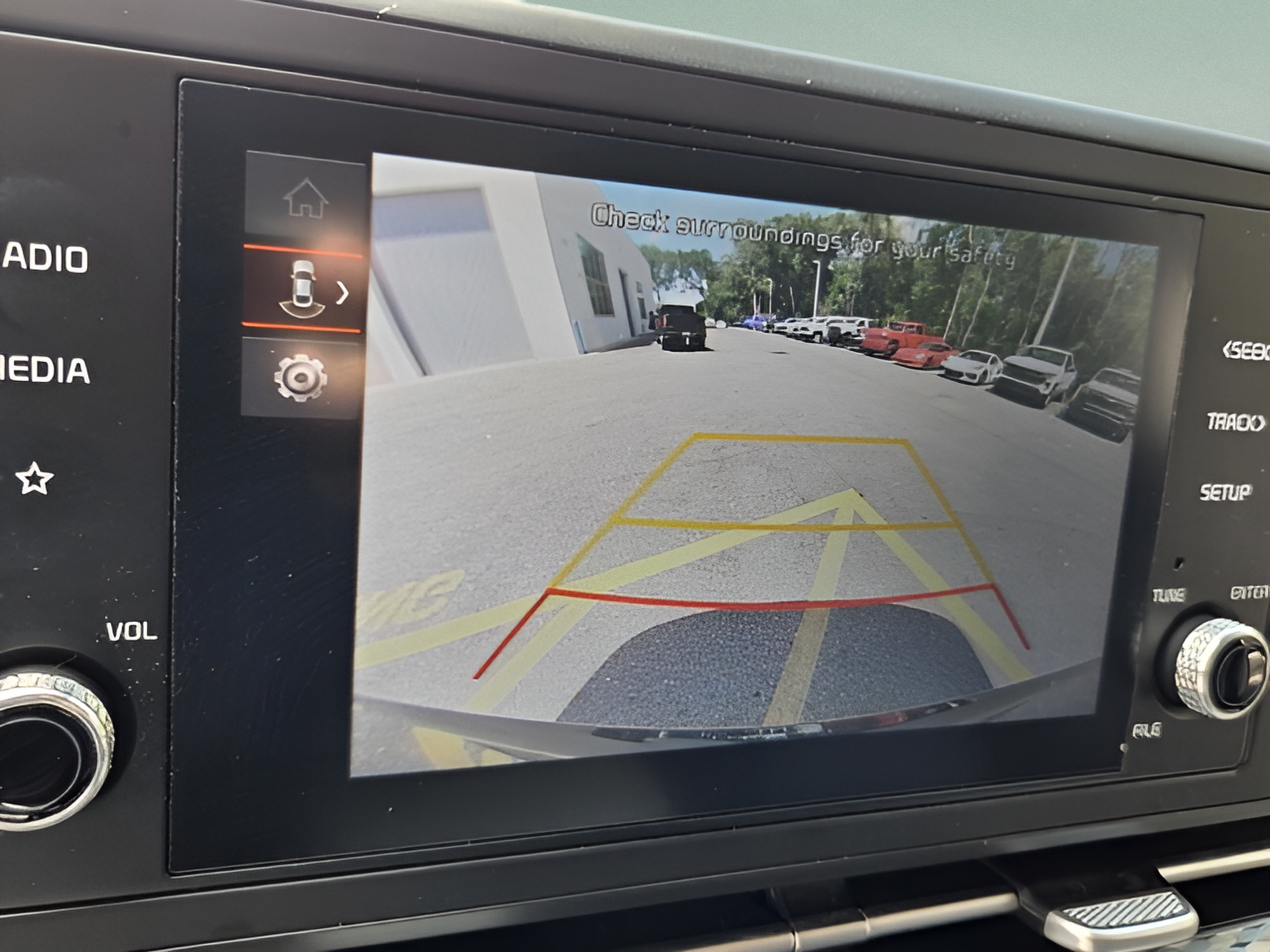 Used 2023 Kia Carnival LX FWD image 19