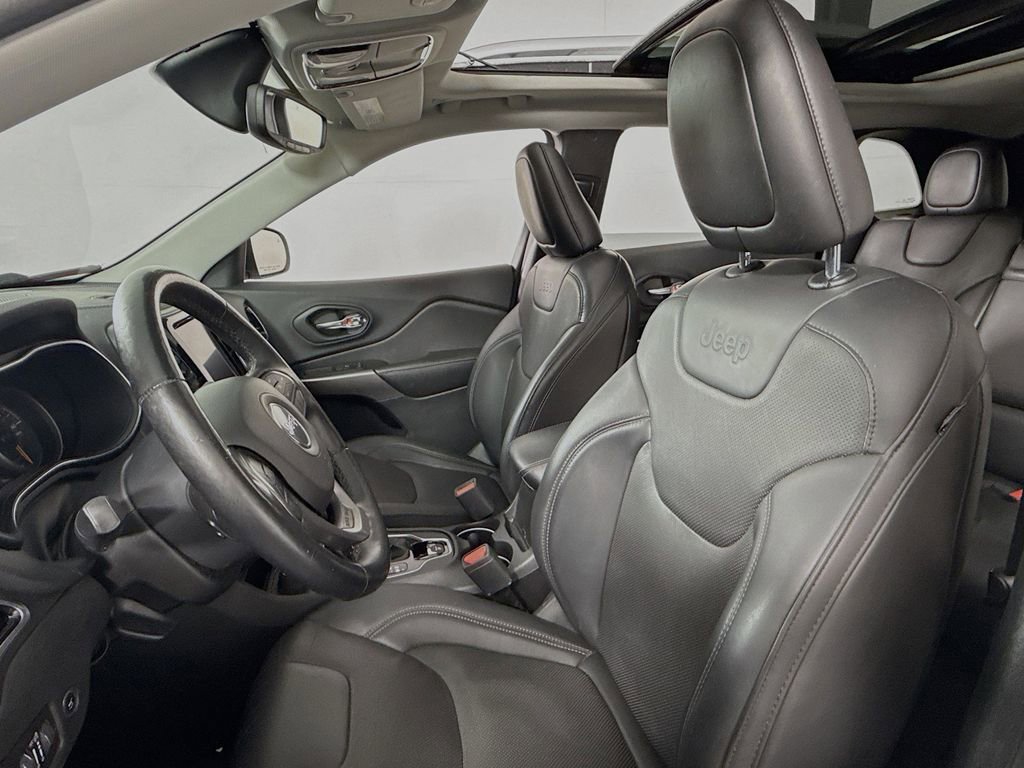 Used 2019 Jeep Cherokee Limited image 29