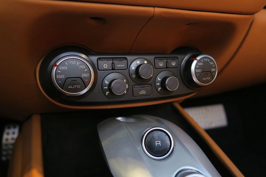 Used 2016 Ferrari California T RWD image 19